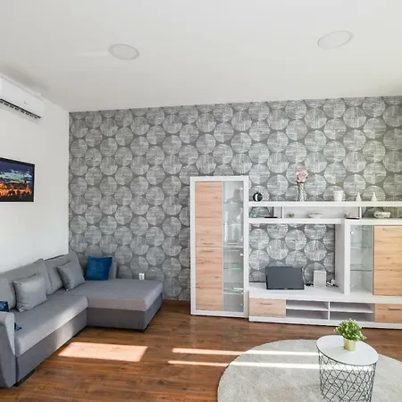 Silver In The City Centre Apartment